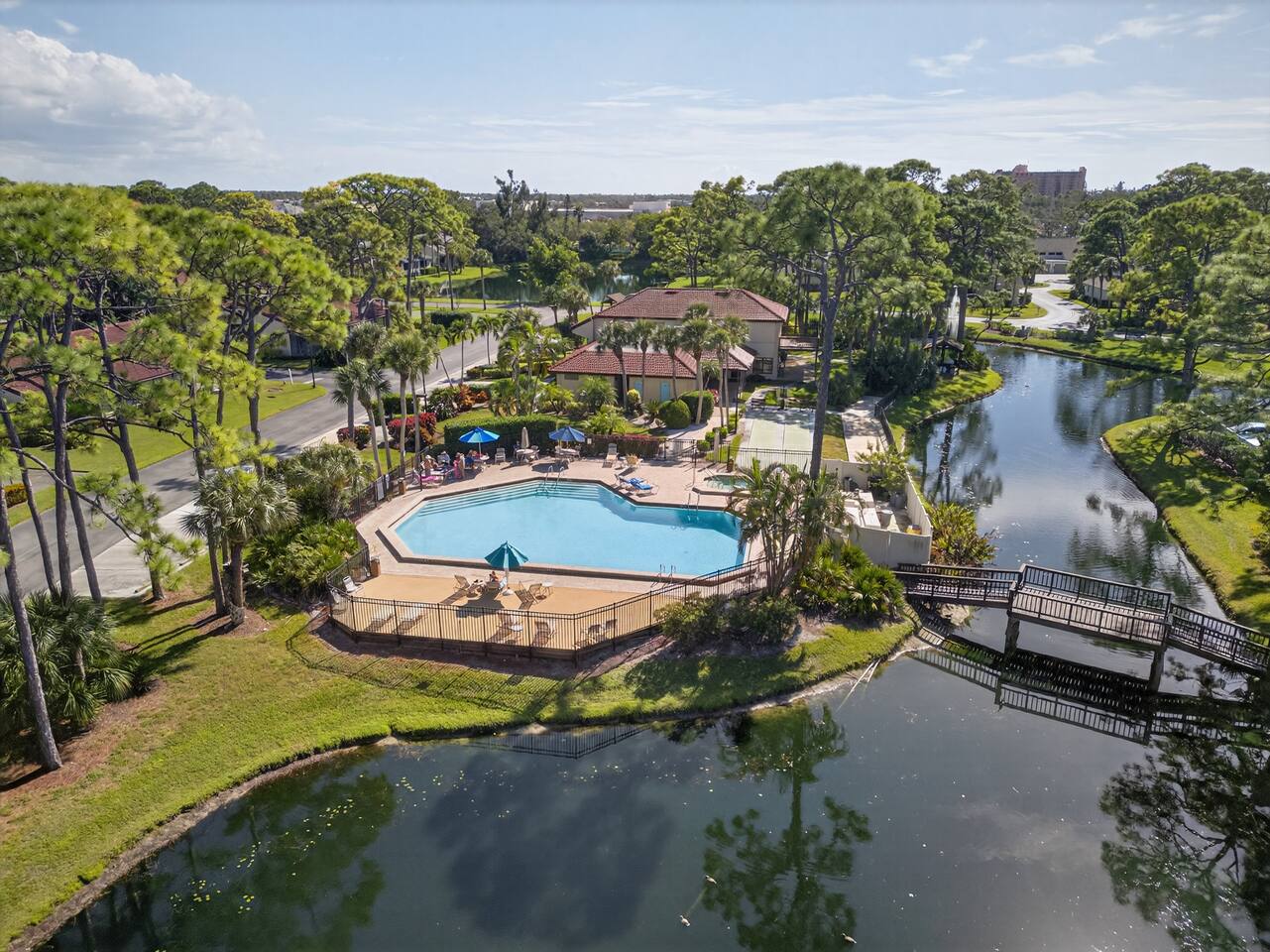 Florida Oasis — Fully Equipped, 12 Min to Beaches — Sarasota vacation rental